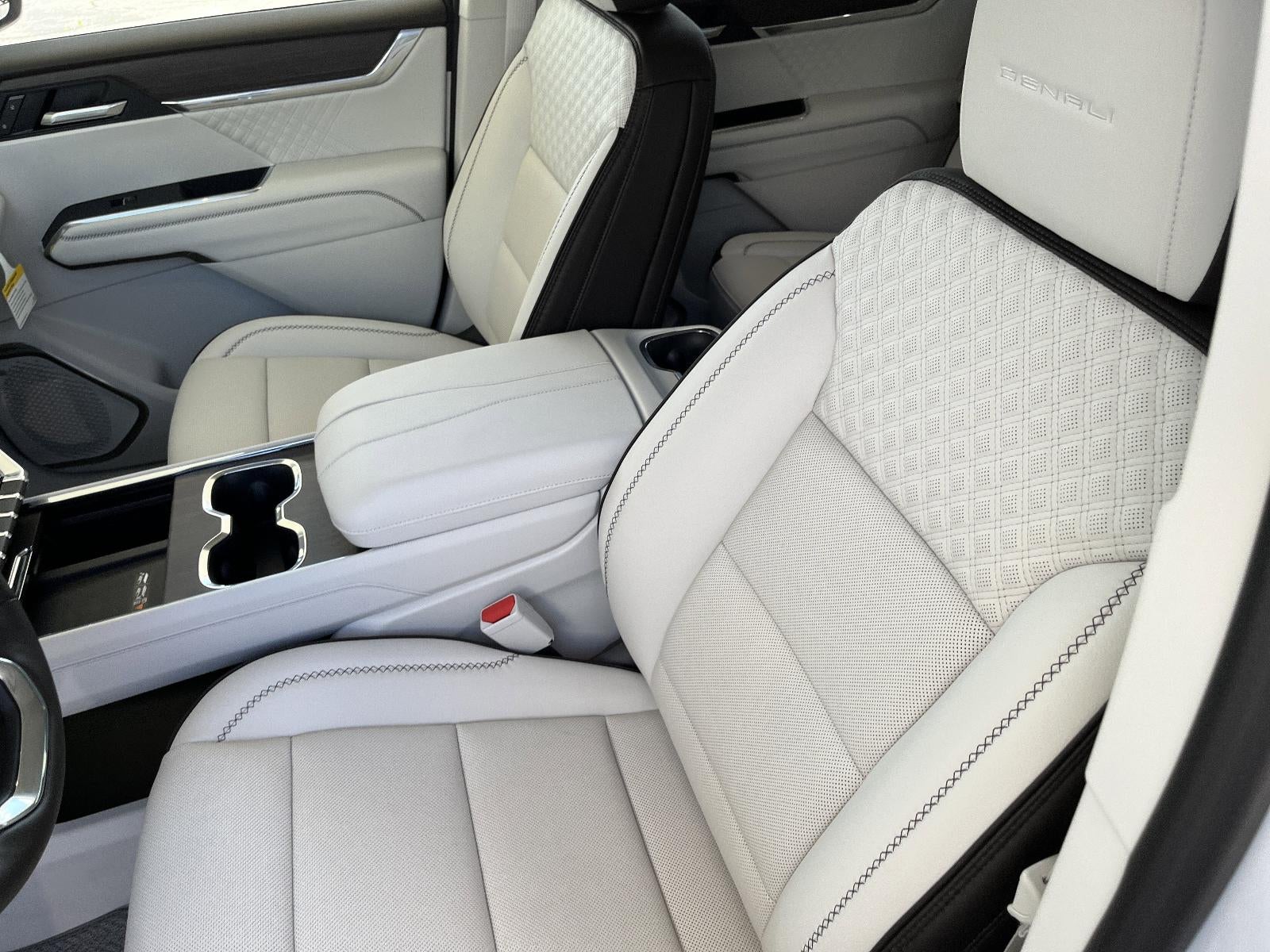2026 GMC Acadia Denali - Photo 12