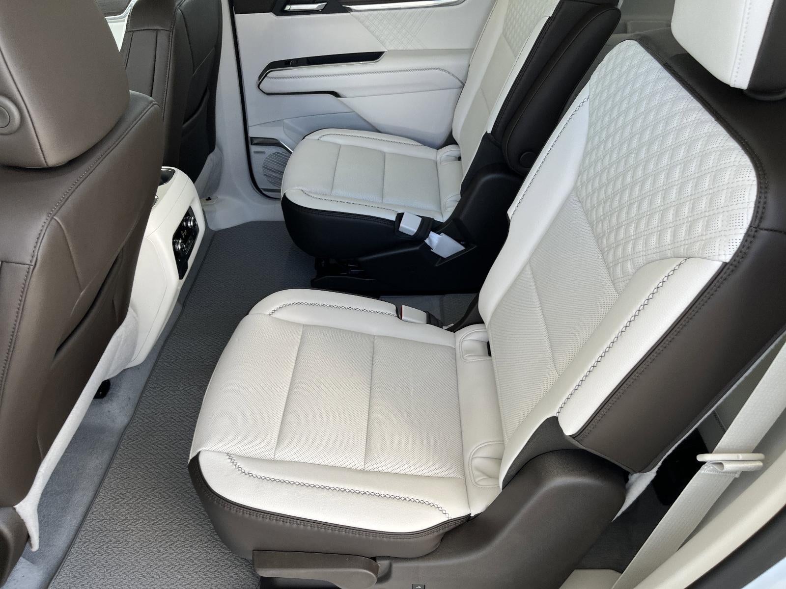 2026 GMC Acadia Denali - Photo 13