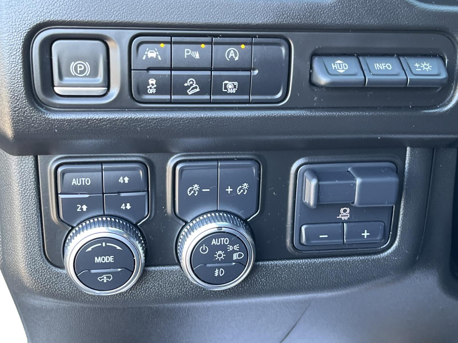 2023 GMC Yukon XL AT4