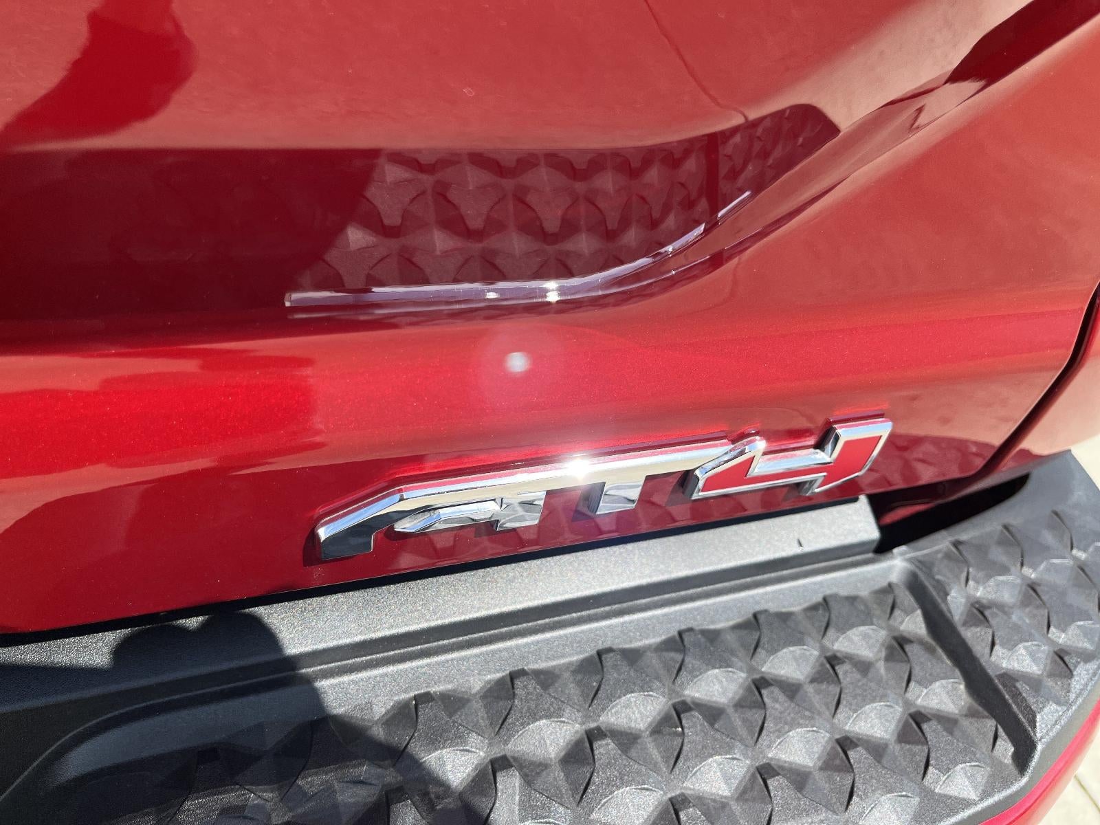 2025 GMC Canyon 4WD AT4