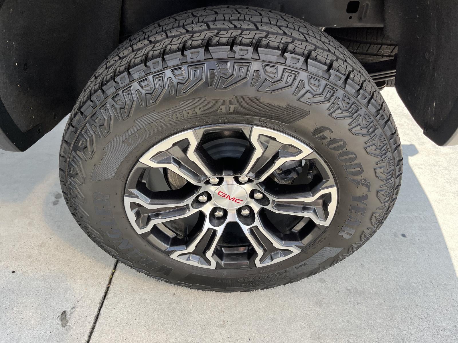 2025 GMC Canyon 4WD AT4