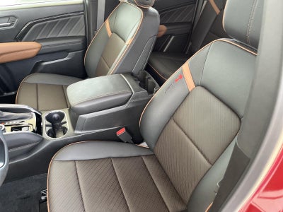 2025 GMC Canyon 4WD AT4