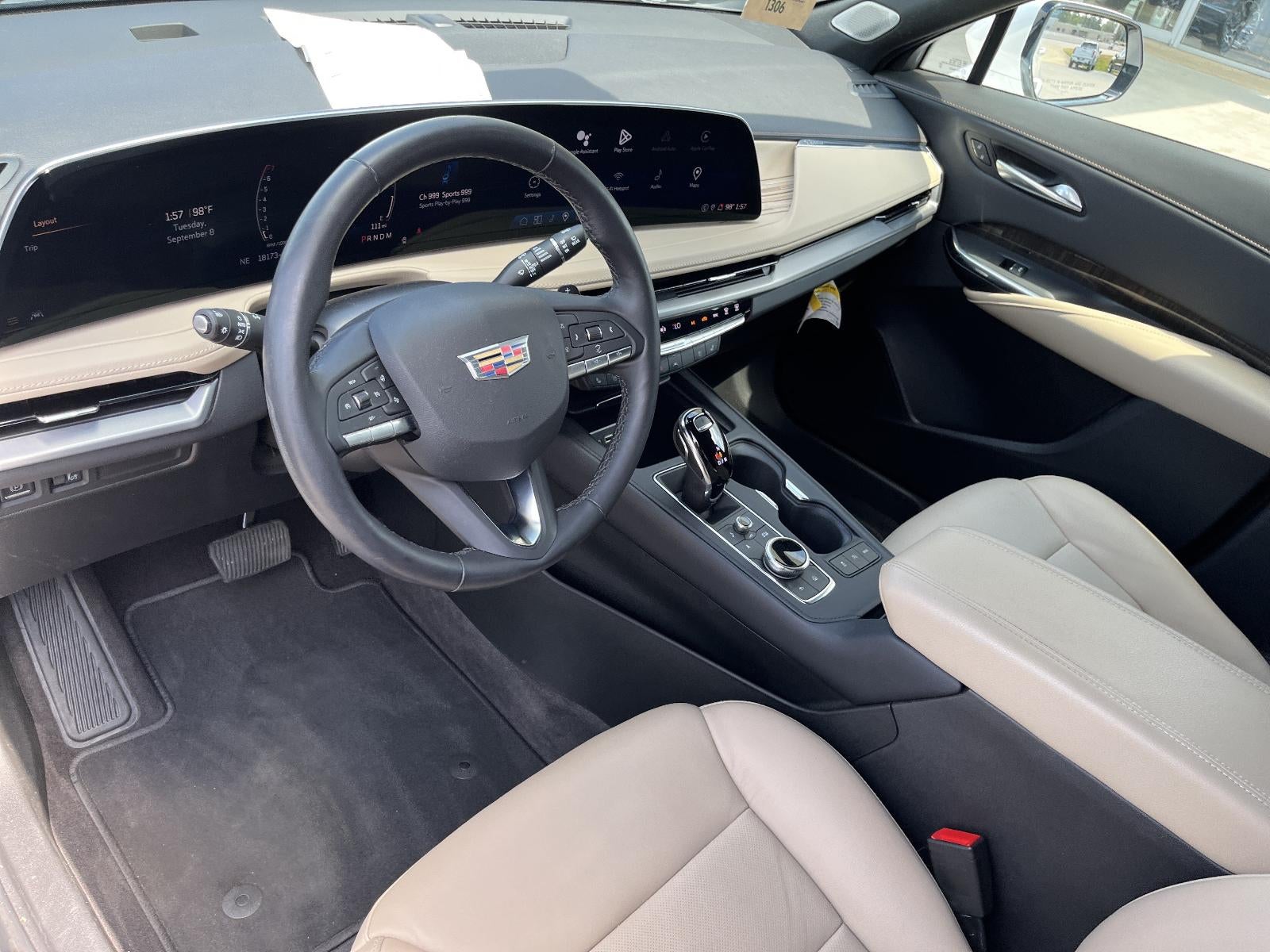 2024 Cadillac XT4 FWD Premium Luxury