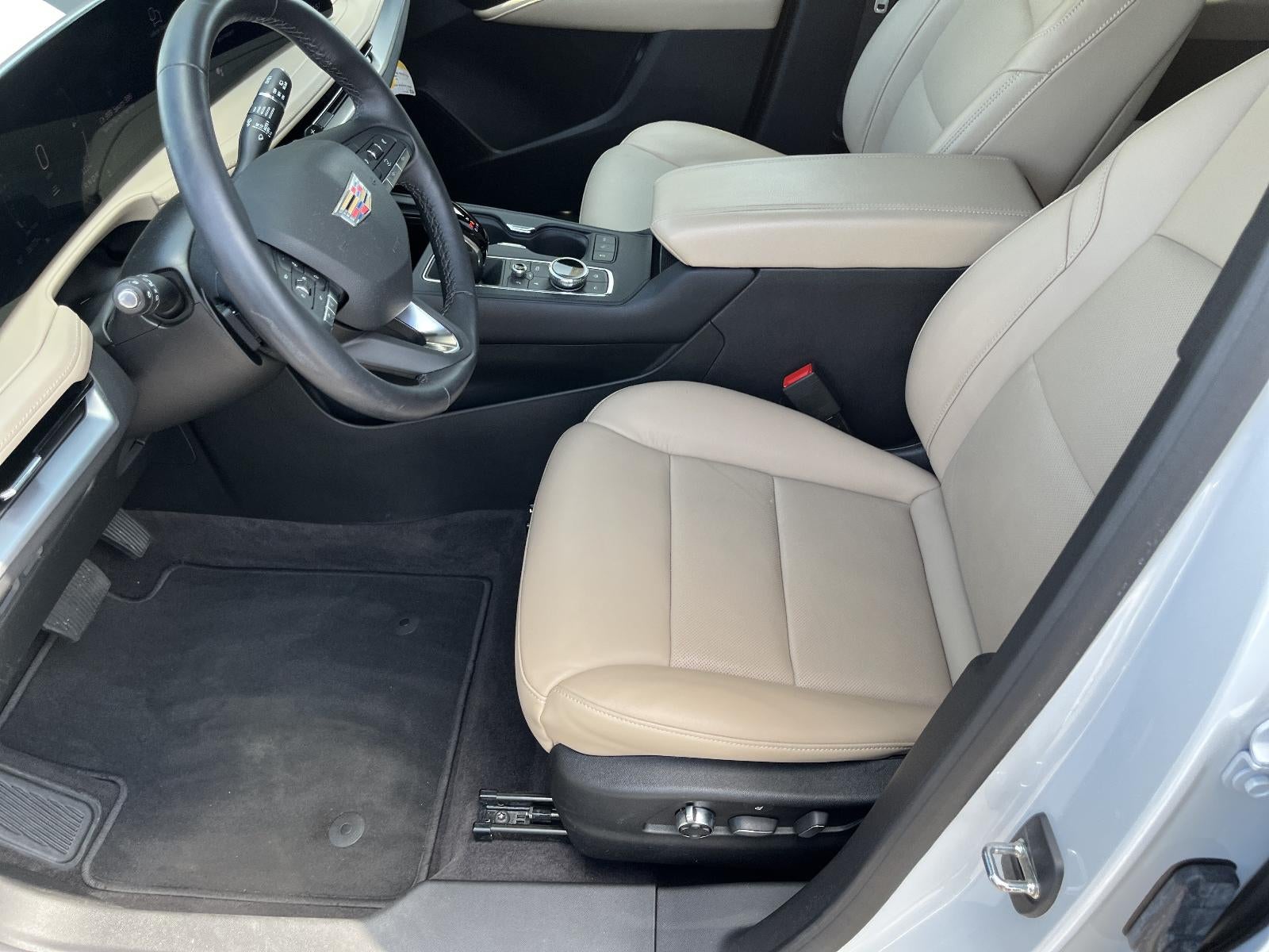 2024 Cadillac XT4 FWD Premium Luxury