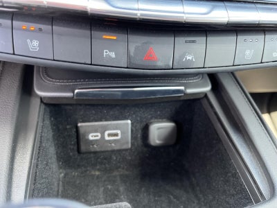 2024 Cadillac XT4 FWD Premium Luxury