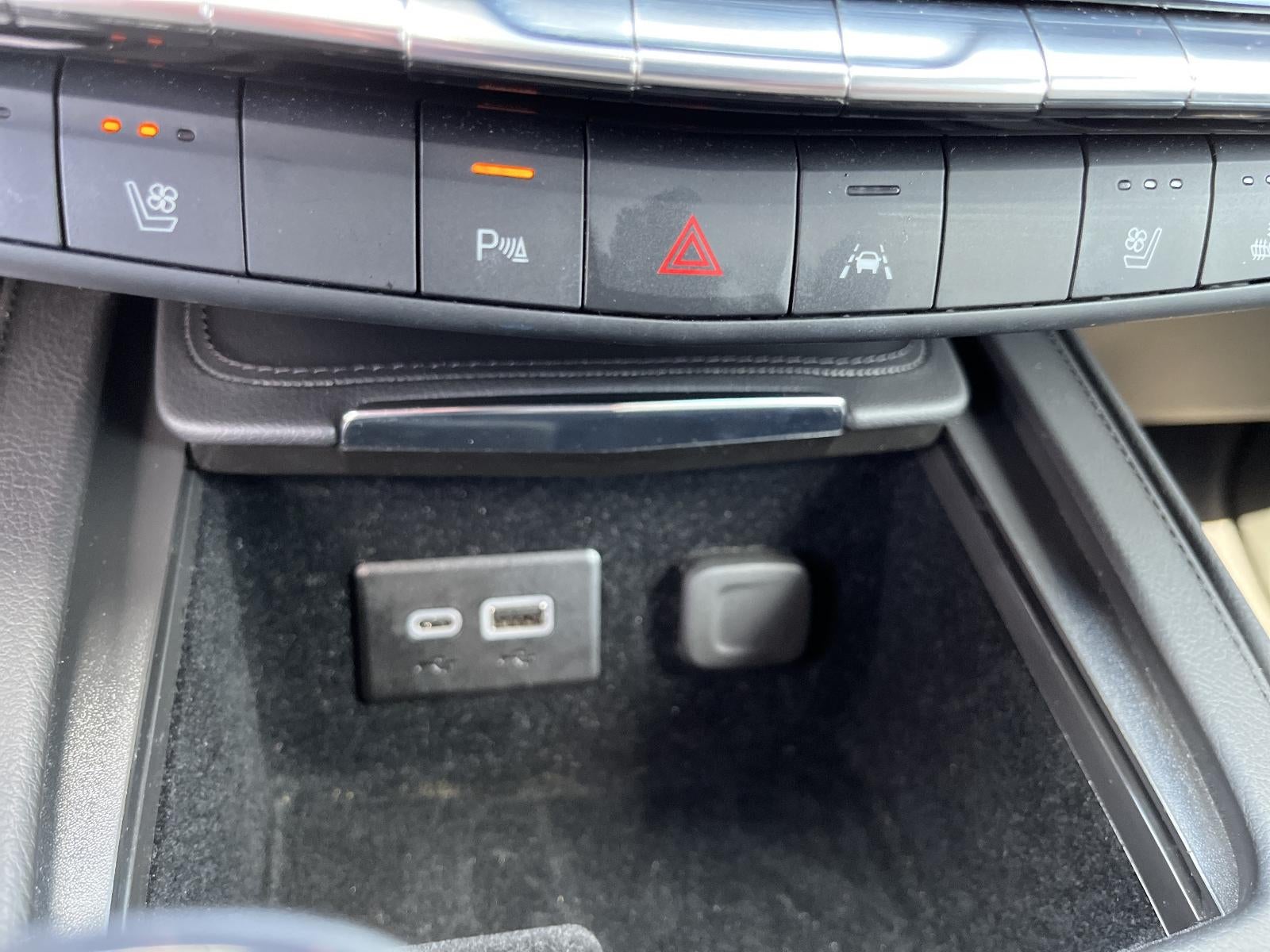 2024 Cadillac XT4 FWD Premium Luxury