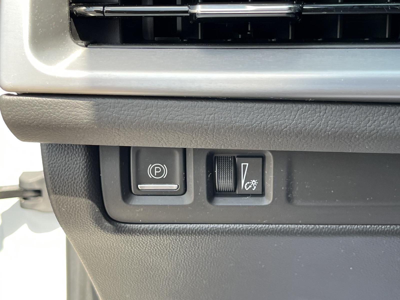 2024 Cadillac XT4 FWD Premium Luxury