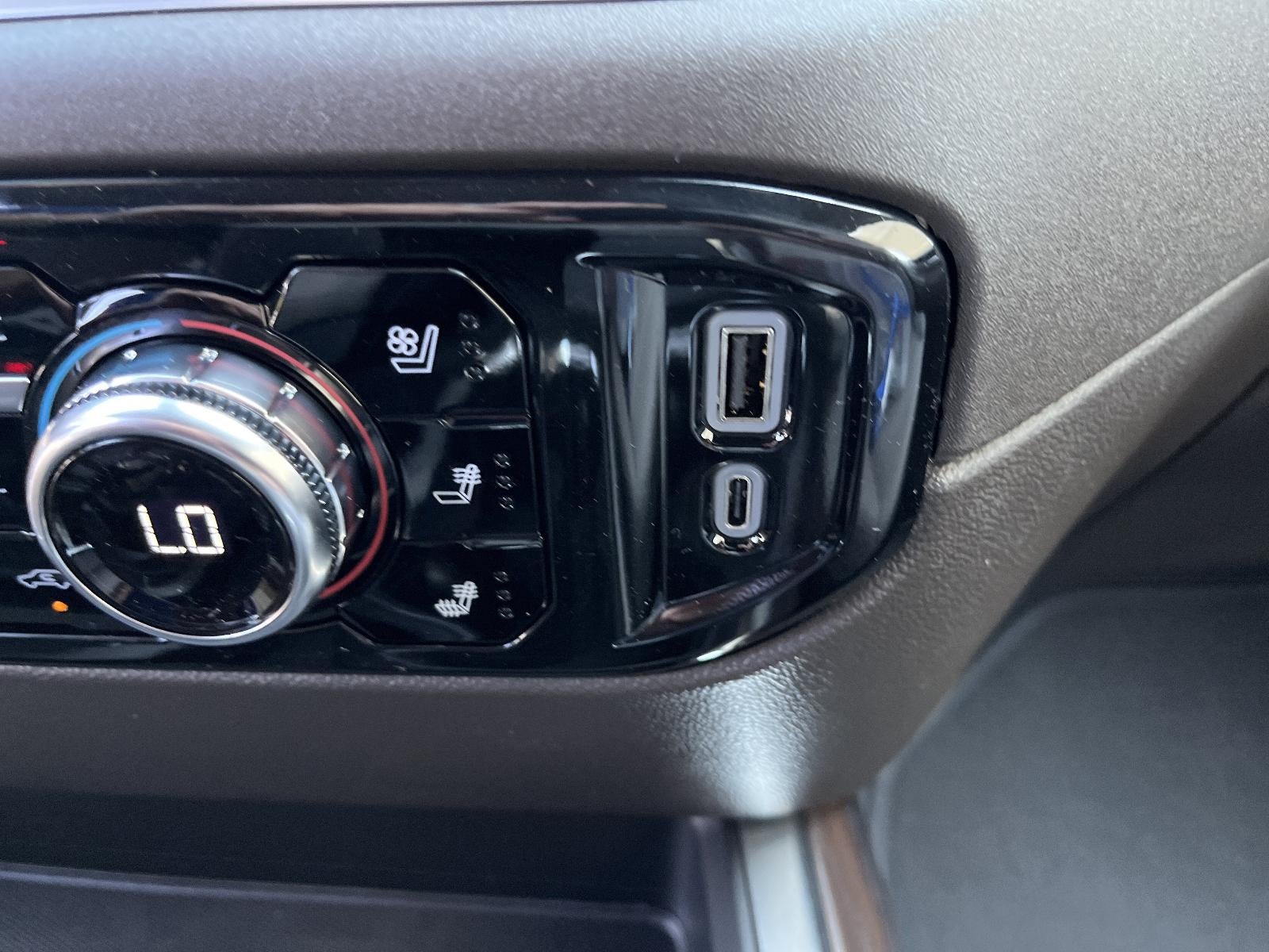 2026 GMC Sierra 1500 SLT - Photo 18
