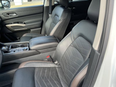 2023 Nissan Pathfinder Platinum