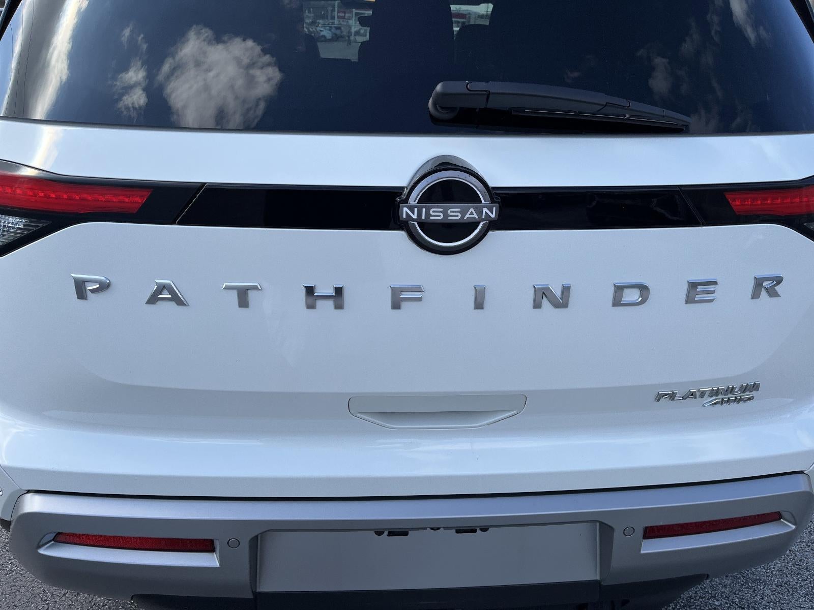 2023 Nissan Pathfinder Platinum